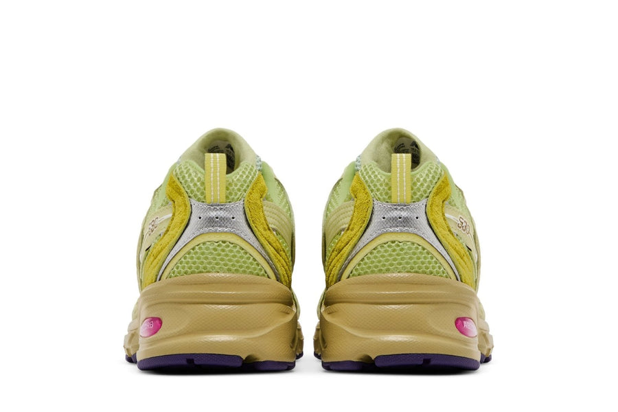 Vista superior do New Balance New Balance 530 x Salehe Bembury Prosperity Be The Prize mostrando abertura, lingueta e cadarços