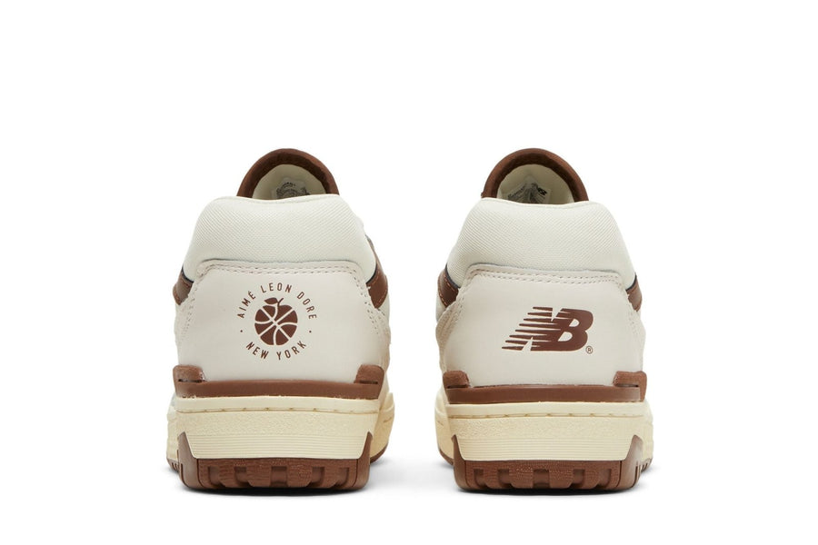 Vista superior do New Balance New Balance 550 x Aimé Leon Dore Brown mostrando abertura, lingueta e cadarços