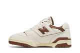 Vista lateral do New Balance New Balance 550 x Aimé Leon Dore Brown mostrando design do cabedal e logo da marca