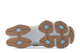 Vista frontal do New Balance New Balance 9060 Bisque Frosted Glass mostrando biqueira e costuras