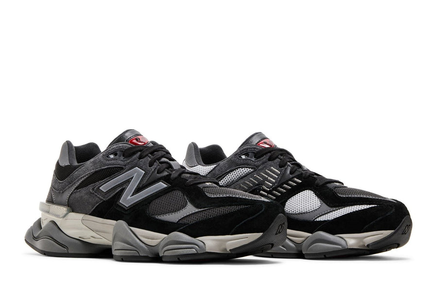 Vista frontal do New Balance New Balance 9060 Black Castlerock Grey mostrando biqueira e costuras