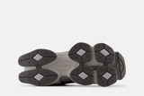Vista frontal do New Balance New Balance 9060 Black Castlerock mostrando biqueira e costuras