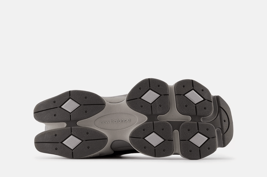 Vista frontal do New Balance New Balance 9060 Black Castlerock mostrando biqueira e costuras