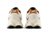 Tênis New Balance 9060 Breakfast Tea Angora Bege