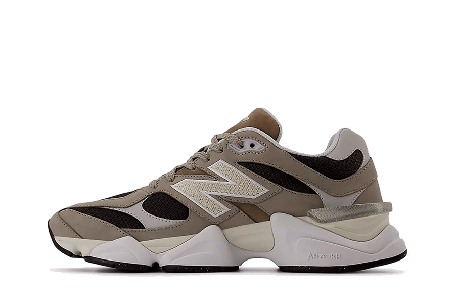 Vista lateral do New Balance New Balance 9060 Fall Suedes Pack Arid Stone mostrando design do cabedal e logo da marca