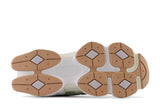Vista frontal do New Balance New Balance 9060 Garter Snake Pearl Grey mostrando biqueira e costuras