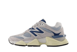 Vista lateral do New Balance New Balance 9060 'Linen Blue' mostrando design do cabedal e logo da marca