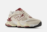 Vista superior do New Balance New Balance 9060 'Linen Burgundy' mostrando abertura, lingueta e cadarços