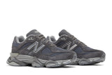Vista traseira do New Balance New Balance 9060 Magnet mostrando calcanheira e detalhes do solado