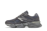 Vista lateral do New Balance New Balance 9060 Magnet mostrando design do cabedal e logo da marca
