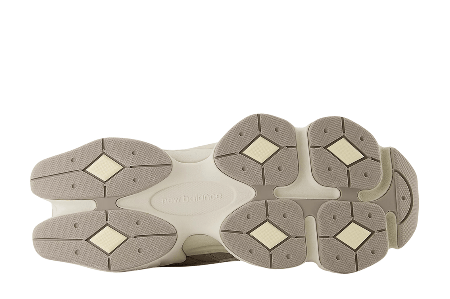 Vista frontal do New Balance New Balance 9060 Mushroom Arid Stone mostrando biqueira e costuras