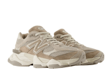 Vista superior do New Balance New Balance 9060 Mushroom Arid Stone mostrando abertura, lingueta e cadarços