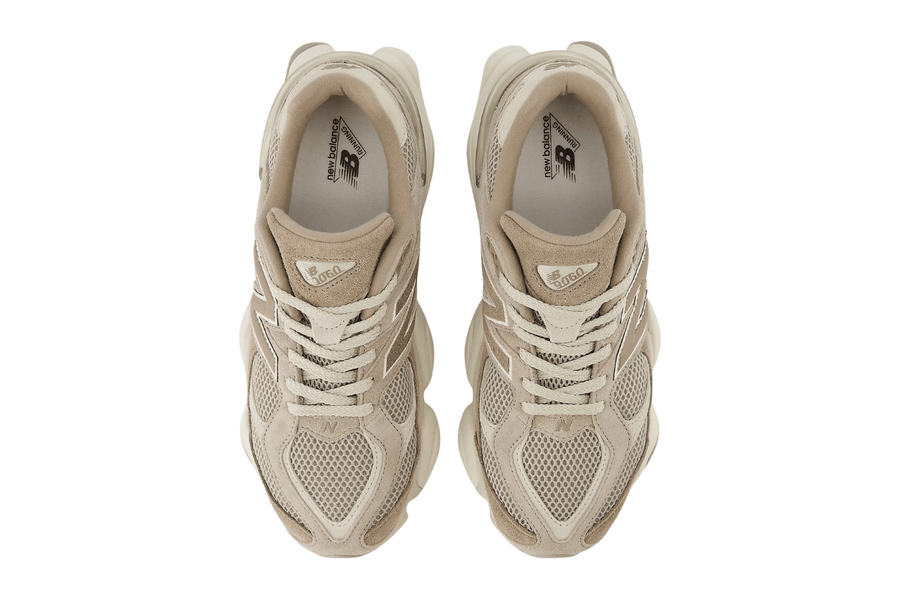 Vista traseira do New Balance New Balance 9060 Mushroom Arid Stone mostrando calcanheira e detalhes do solado