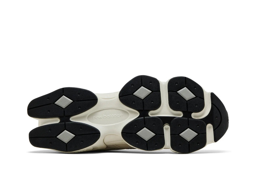 Vista superior do New Balance New Balance 9060 Sea Salt Raincloud mostrando abertura, lingueta e cadarços