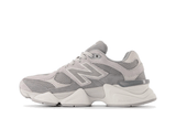 Vista lateral do New Balance New Balance 9060 Slate Grey Raincloud mostrando design do cabedal e logo da marca