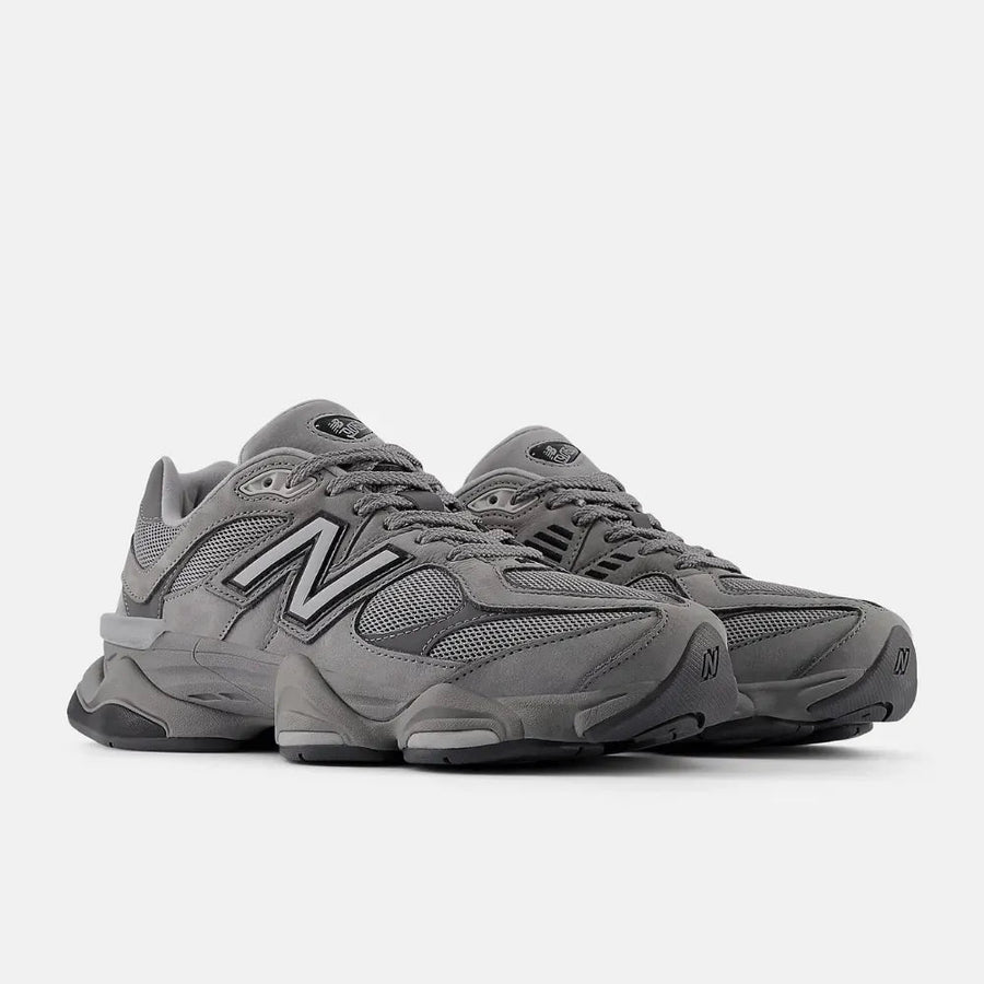New Balance 9060 スニーカー グレー　23cm Tênis New Balance 9060 Team Away Grey Cinza por R$ 2.999,99 em até