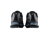 Vista frontal do New Balance New Balance Abzorb 2000 Black mostrando biqueira e costuras