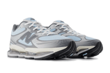 Vista traseira do New Balance New Balance Abzorb 2000 Blue Grey Cream mostrando calcanheira e detalhes do solado