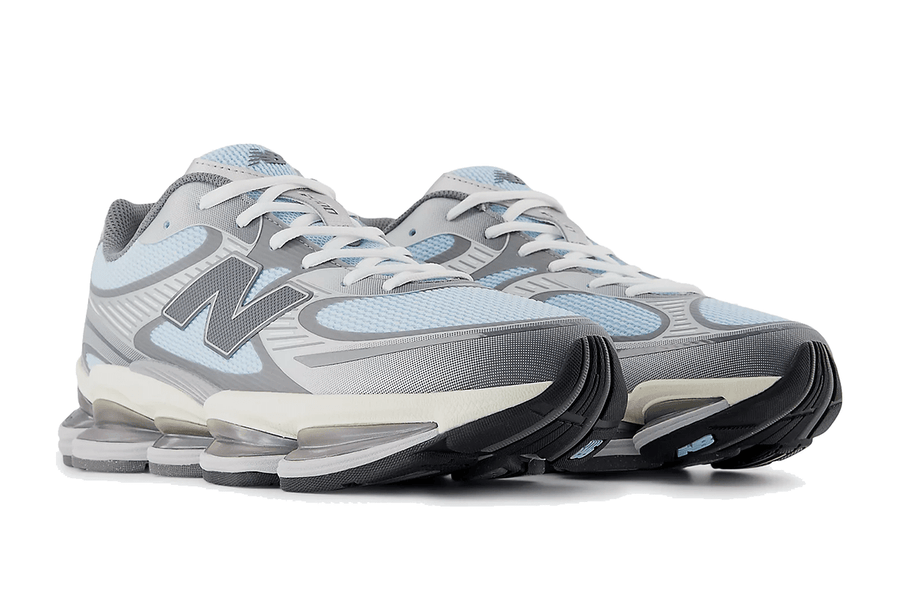 Vista traseira do New Balance New Balance Abzorb 2000 Blue Grey Cream mostrando calcanheira e detalhes do solado