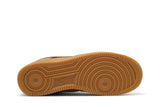 Vista traseira do Nike Nike Air Force 1 Low x Supreme Wheat mostrando calcanheira e detalhes do solado