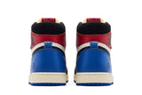 Vista superior do Air Jordan Nike Air Jordan 1 High Fragment Design x Union LA Varsity Red mostrando abertura, lingueta e cadarços