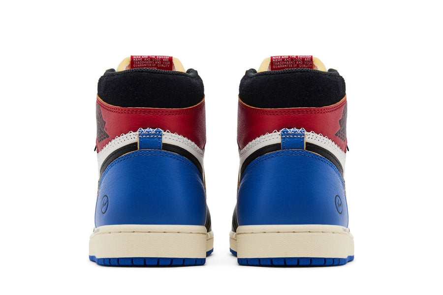 Vista superior do Air Jordan Nike Air Jordan 1 High Fragment Design x Union LA Varsity Red mostrando abertura, lingueta e cadarços