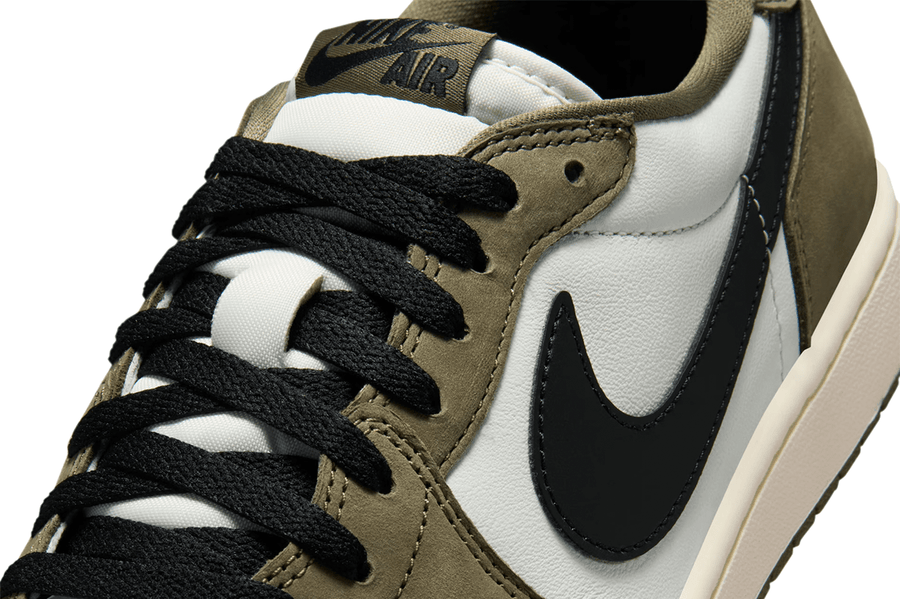Vista em detalhe do Jordan Nike Air Jordan 1 Low OG Olive mostrando textura do material e acabamento