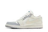 Vista lateral do Jordan Nike Air Jordan 1 Low Sail Soft Pearl Sequins mostrando design do cabedal e logo da marca