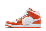 Vista lateral do Jordan Nike Air Jordan 1 Mid SE Electro Orange mostrando design do cabedal e logo da marca