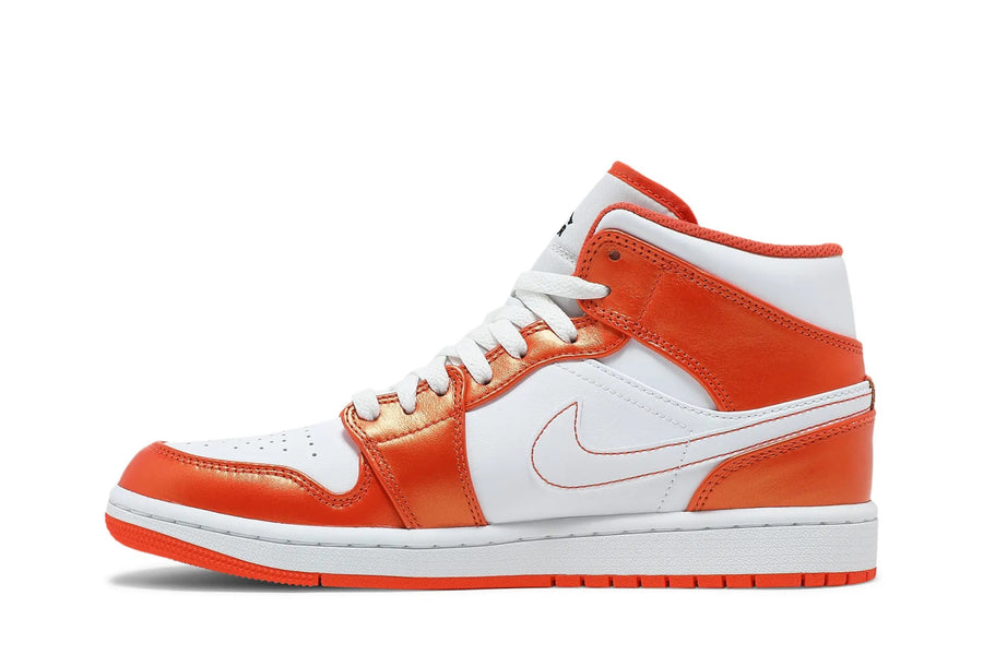 Vista lateral do Jordan Nike Air Jordan 1 Mid SE Electro Orange mostrando design do cabedal e logo da marca
