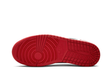 Vista traseira do Jordan Nike Air Jordan 1 Retro Low OG Chicago (2025) mostrando calcanheira e detalhes do solado