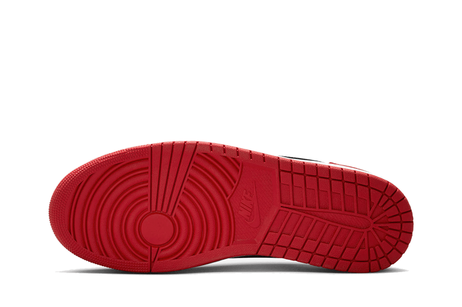 Vista traseira do Jordan Nike Air Jordan 1 Retro Low OG Chicago (2025) mostrando calcanheira e detalhes do solado