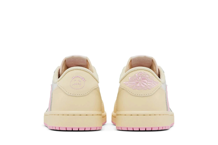 Tênis Nike Air Jordan 1 Retro Low OG SP Travis Scott Shy Pink Bege