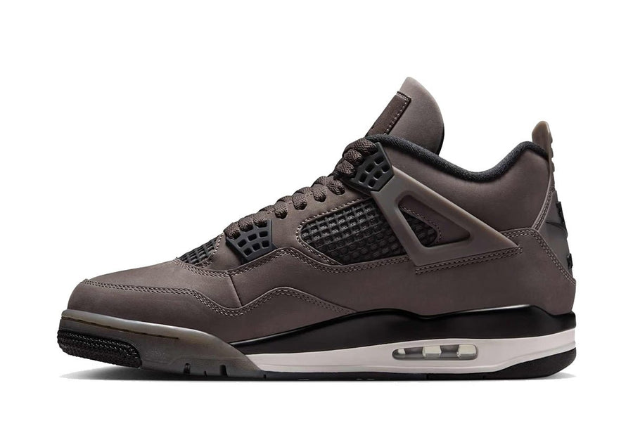 Vista lateral do Jordan Nike Air Jordan 4 Cave Stone and Black mostrando design do cabedal e logo da marca