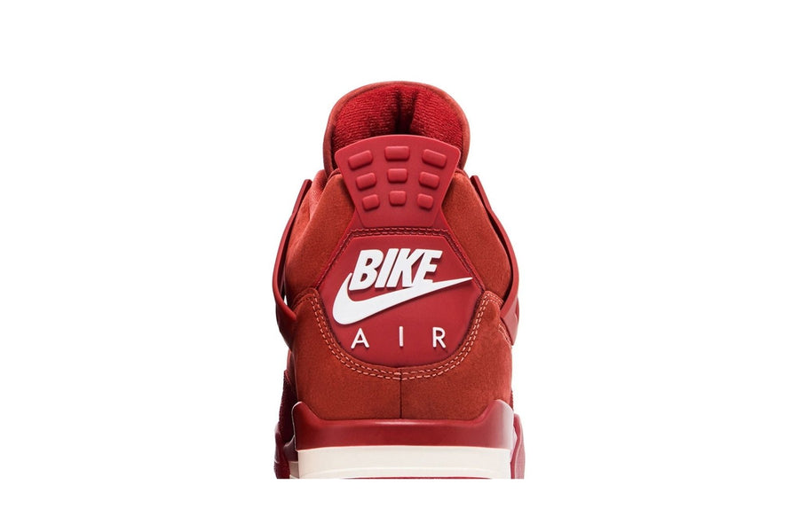 Vista do solado do Jordan Nike Air Jordan 4 Retro OG SP Brick By Brick Camurça Firewood mostrando padrão de tração e tecnologia de amortecimento
