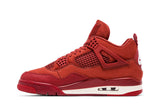 Vista lateral do Jordan Nike Air Jordan 4 Retro OG SP Brick By Brick Camurça Firewood mostrando design do cabedal e logo da marca