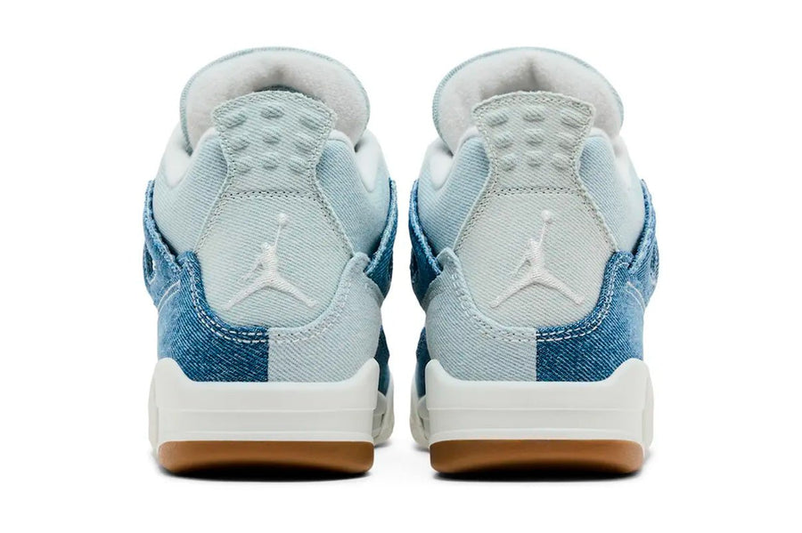 Vista do solado do Jordan Nike Air Jordan 4 Retro TEX 'Worn Blue Denim' mostrando padrão de tração e tecnologia de amortecimento