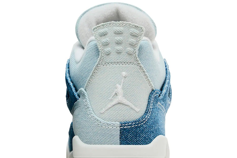 Vista frontal do Jordan Nike Air Jordan 4 Retro TEX 'Worn Blue Denim' mostrando biqueira e costuras
