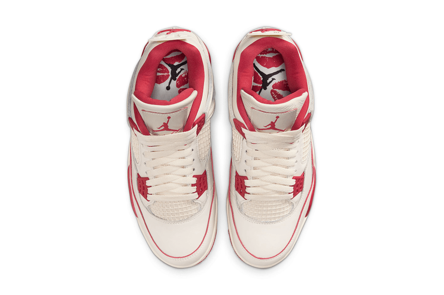 Vista na caixa do Jordan Nike Air Jordan 4 Retro Valentine's Day Sierra Red mostrando embalagem original da marca