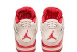 Vista em detalhe do Jordan Nike Air Jordan 4 Retro Valentine's Day Sierra Red mostrando textura do material e acabamento