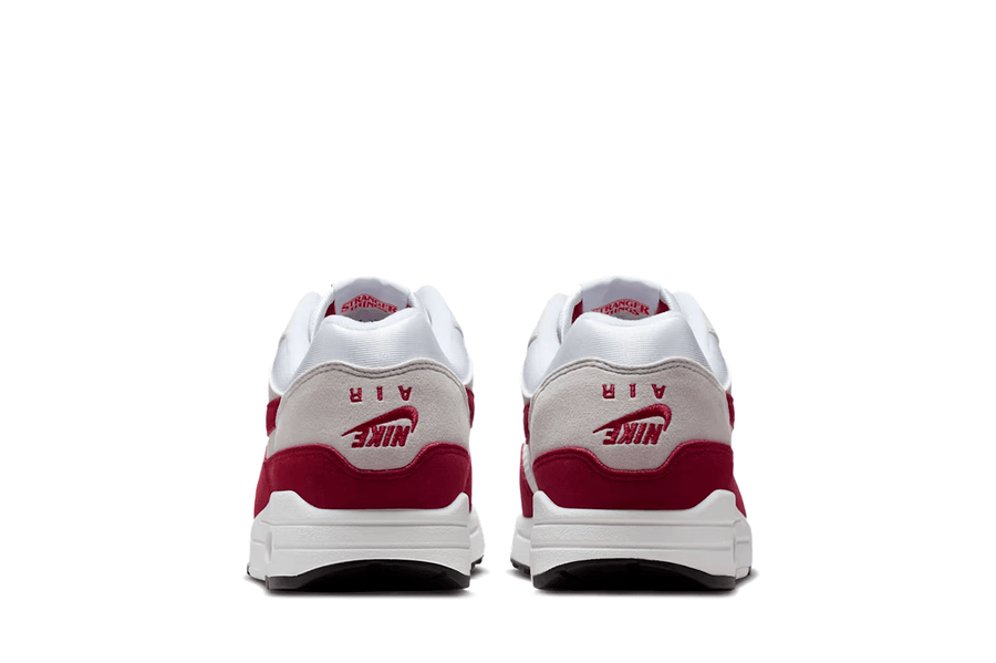 Vista do solado do Nike Nike Air Max 1 '87 Stranger Things Steve Harrington mostrando padrão de tração e tecnologia de amortecimento