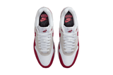 Vista frontal do Nike Nike Air Max 1 '87 Stranger Things Steve Harrington mostrando biqueira e costuras