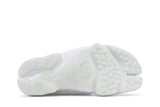 Vista traseira do Nike Nike Air Rift Triple White mostrando calcanheira e detalhes do solado