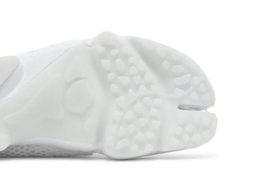Vista superior do Nike Nike Air Rift Triple White mostrando abertura, lingueta e cadarços