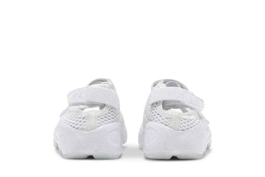 Vista frontal do Nike Nike Air Rift Triple White mostrando biqueira e costuras