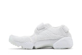 Vista lateral do Nike Nike Air Rift Triple White mostrando design do cabedal e logo da marca