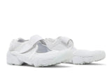Vista em detalhe do Nike Nike Air Rift Triple White mostrando textura do material e acabamento