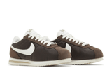 Vista na caixa do Nike Nike Cortez Baroque Brown mostrando embalagem original da marca