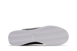 Vista traseira do Nike Nike Cortez Black White mostrando calcanheira e detalhes do solado