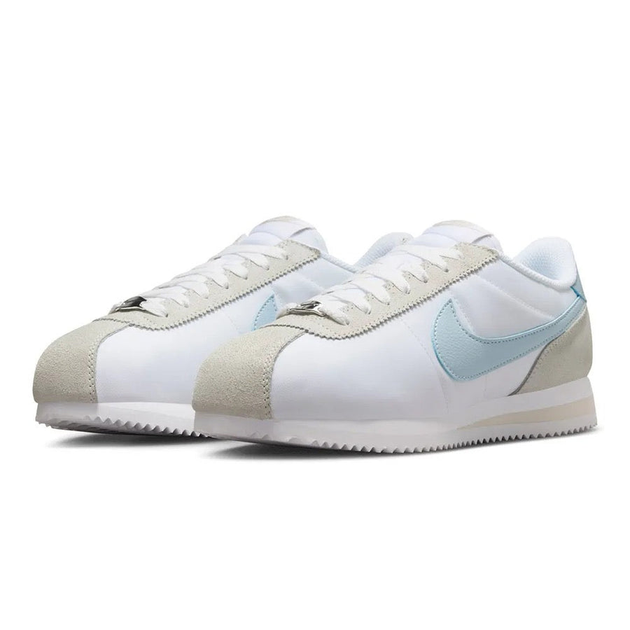 Vista superior do Nike Nike Cortez Light Armory Navy Blue mostrando abertura, lingueta e cadarços